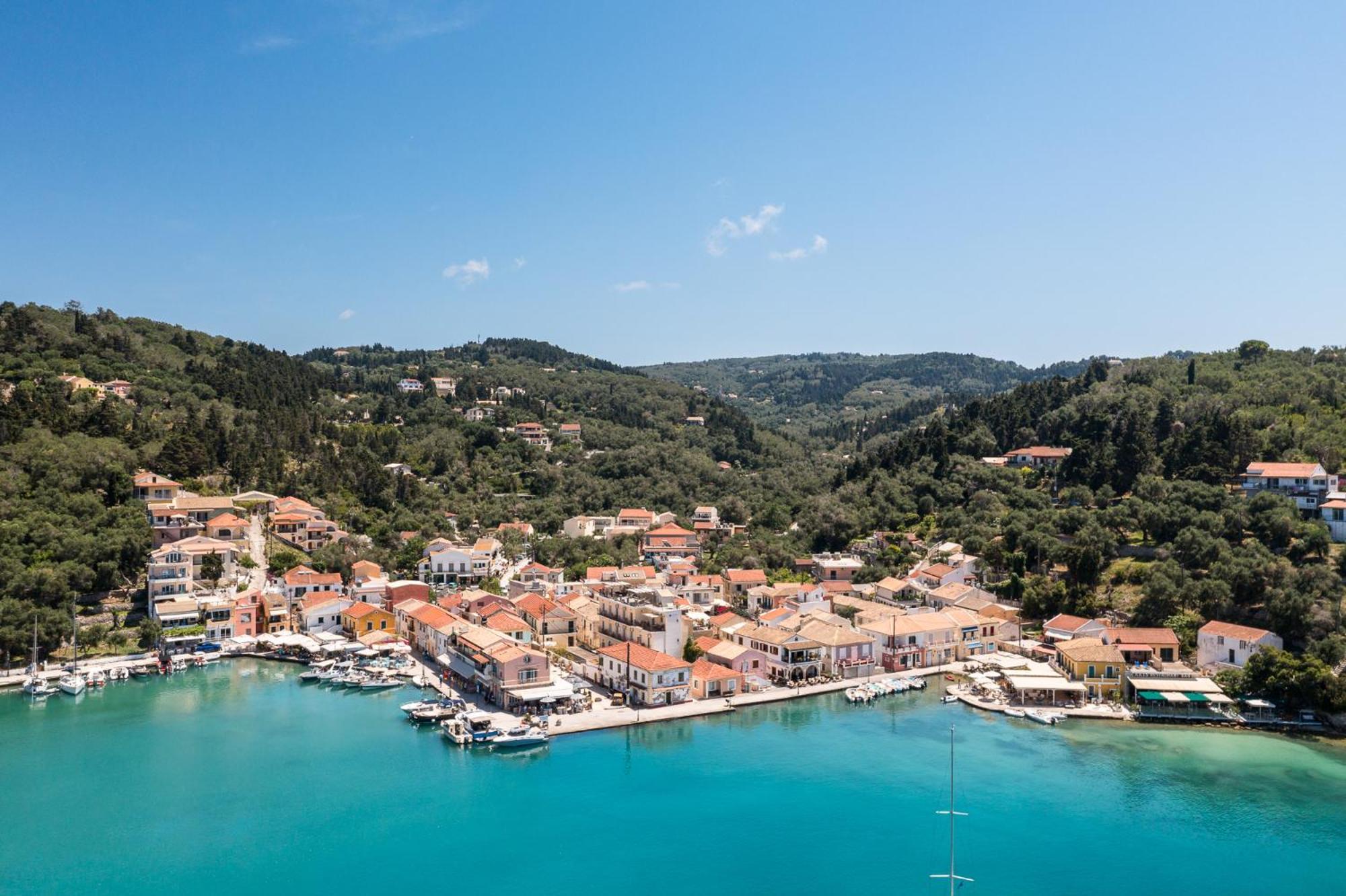 Agaloula Centrally Located Apartments, Lakka Esterno foto
