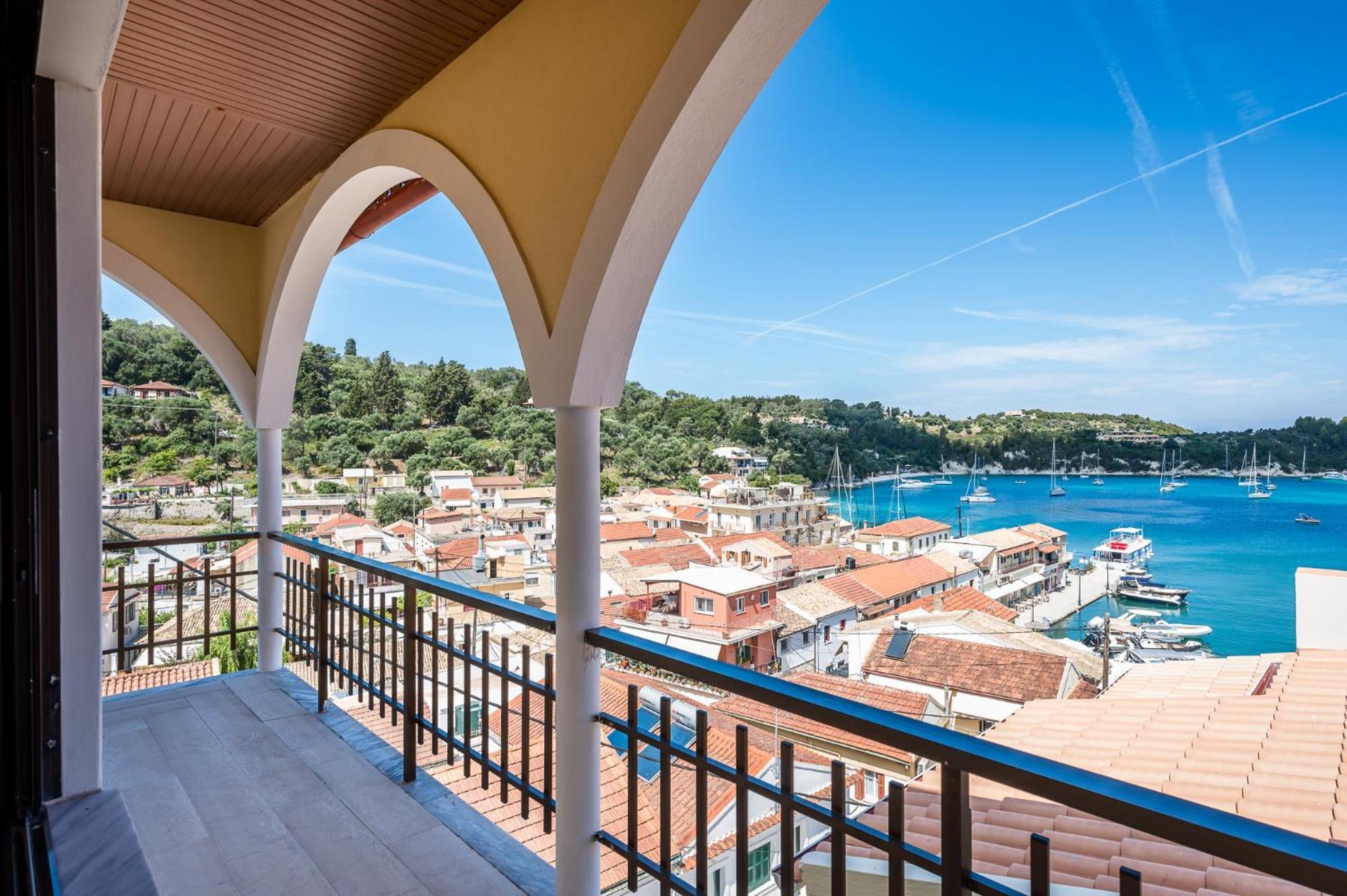 Agaloula Centrally Located Apartments, Lakka Esterno foto