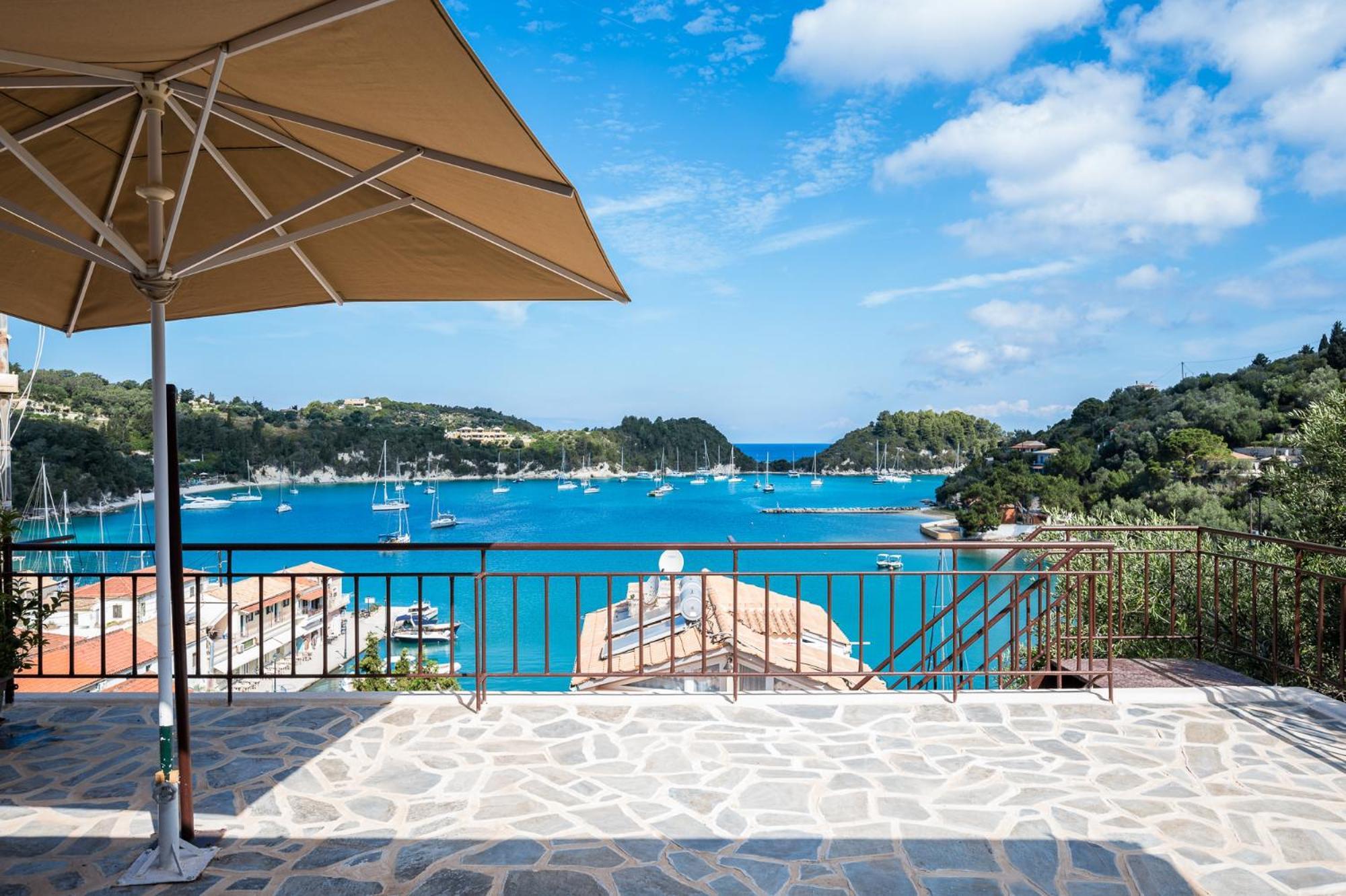 Agaloula Centrally Located Apartments, Lakka Esterno foto