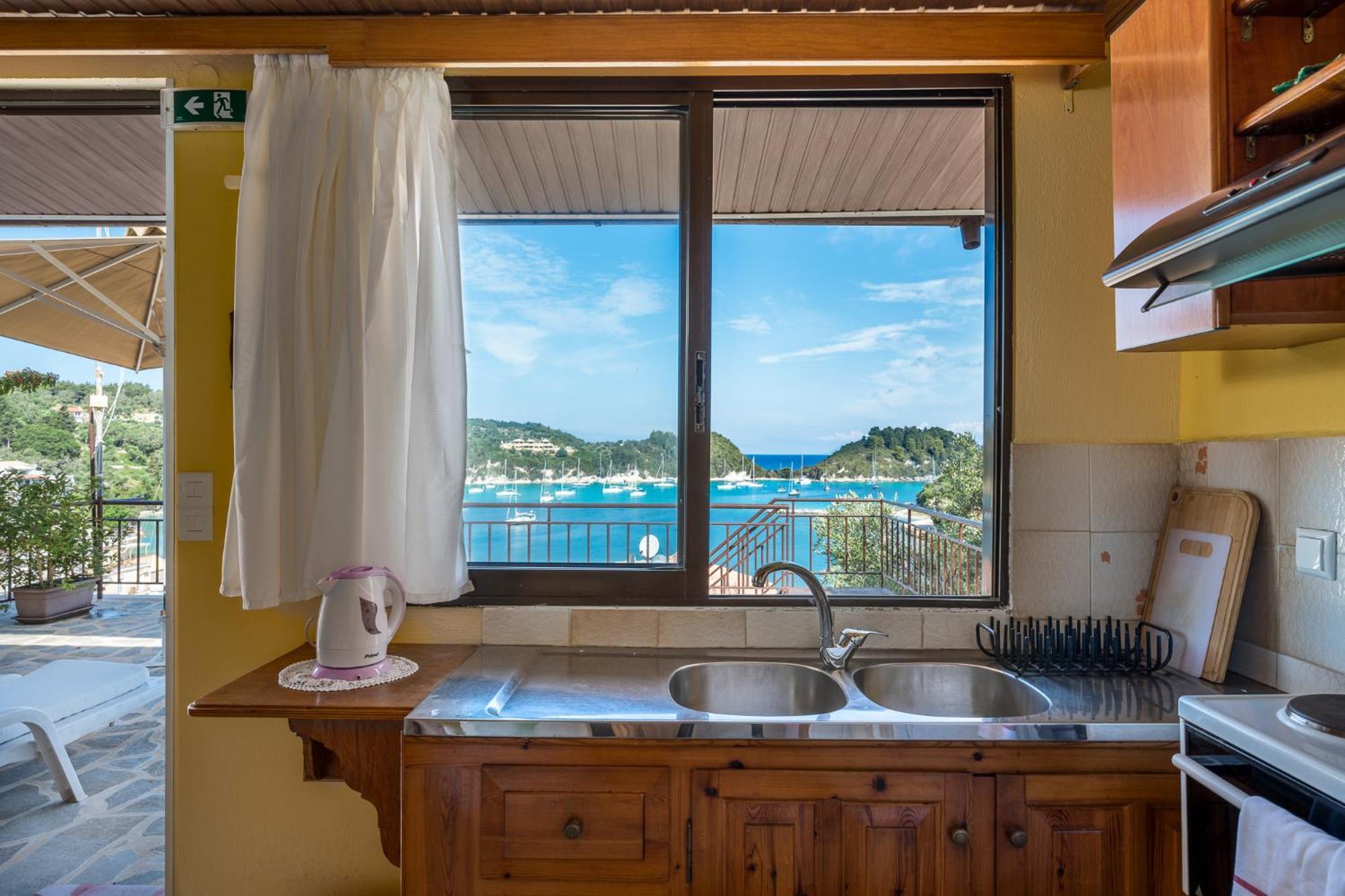 Agaloula Centrally Located Apartments, Lakka Esterno foto