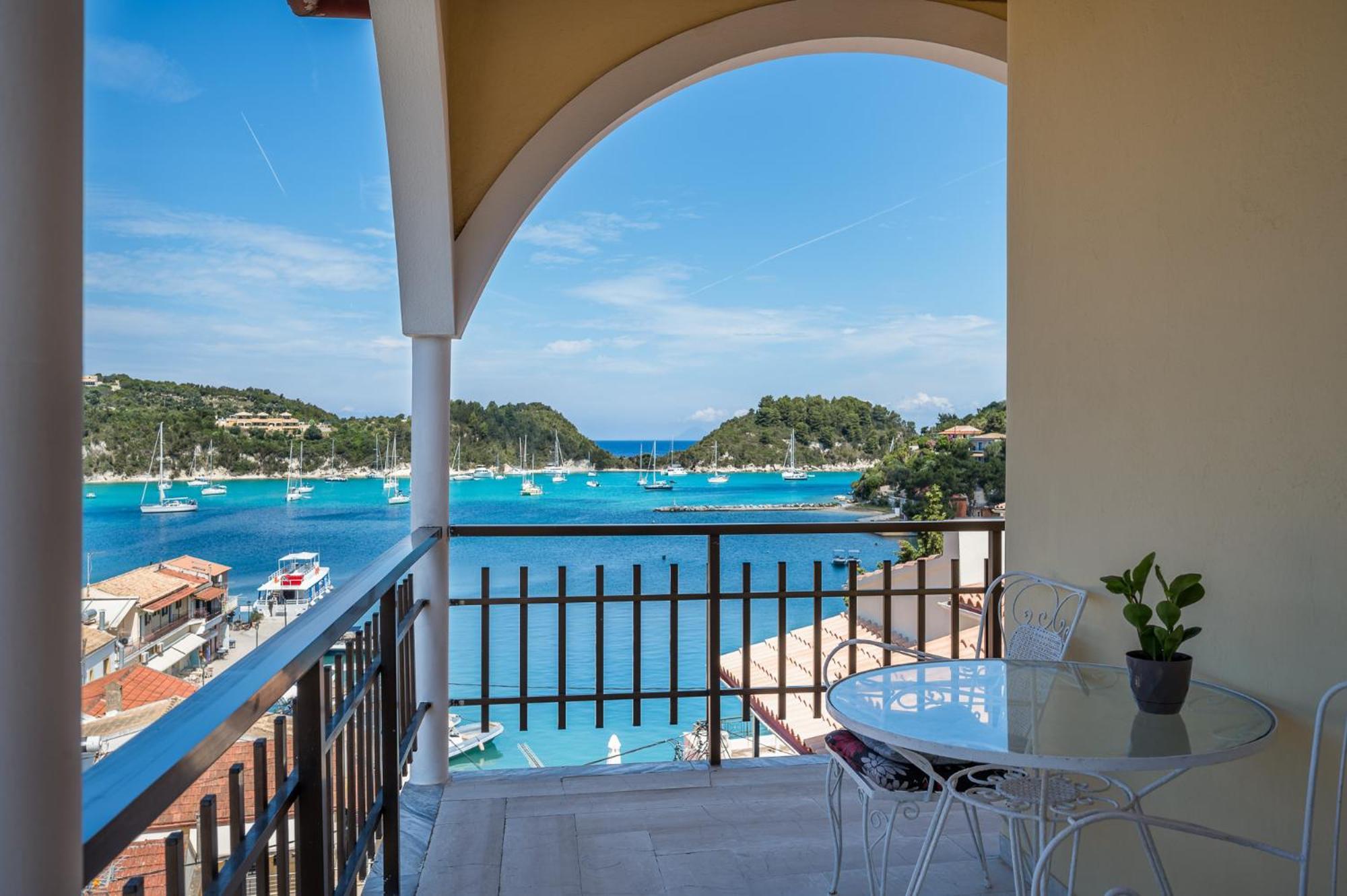 Agaloula Centrally Located Apartments, Lakka Esterno foto