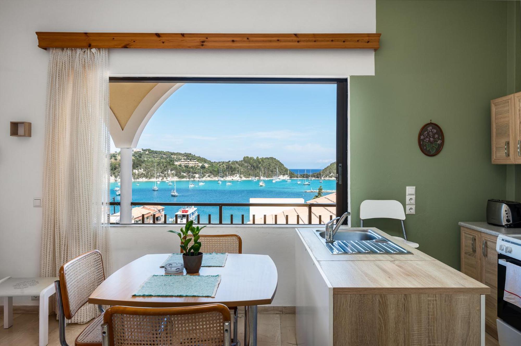 Agaloula Centrally Located Apartments, Lakka Esterno foto
