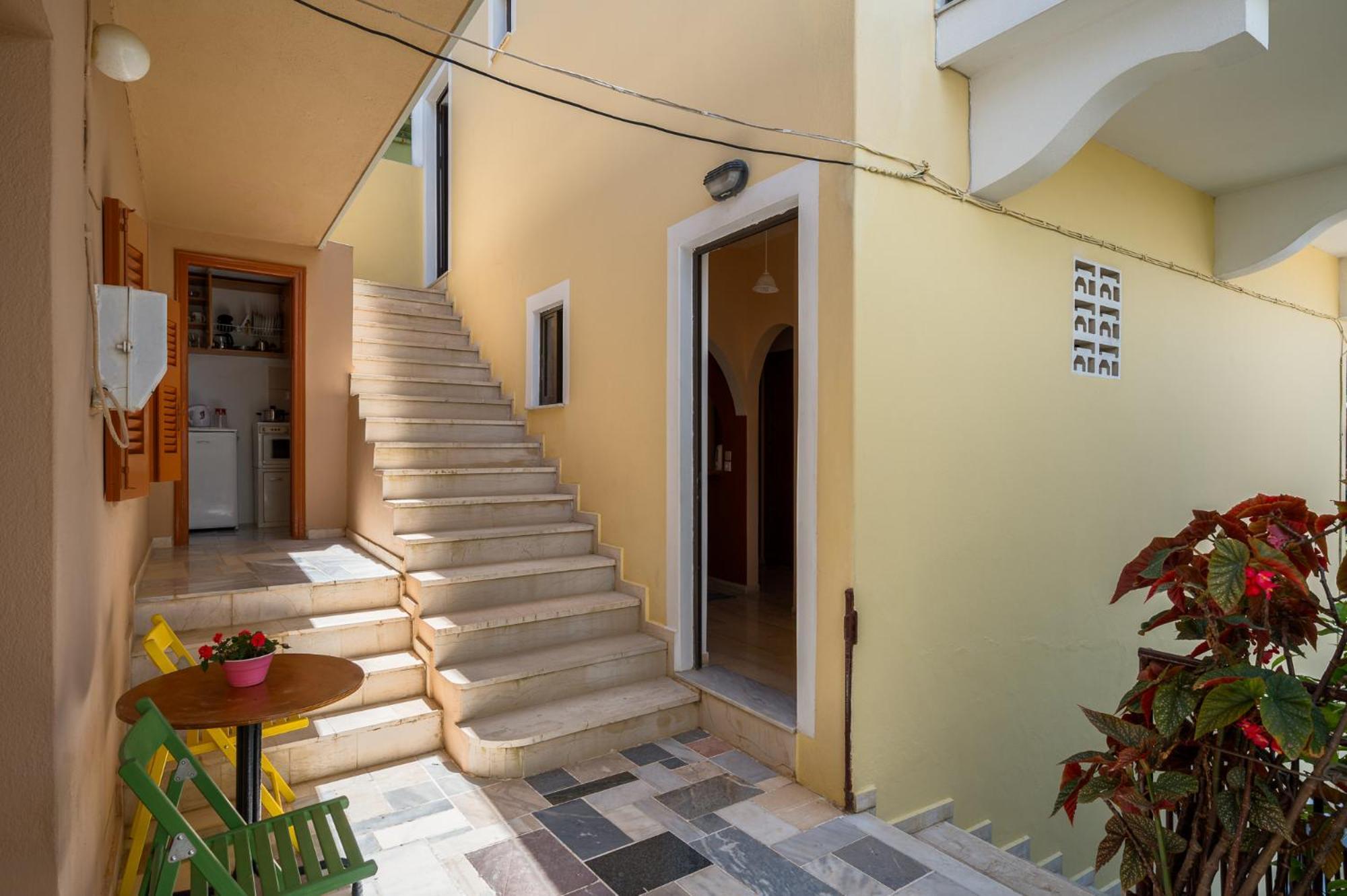 Agaloula Centrally Located Apartments, Lakka Esterno foto