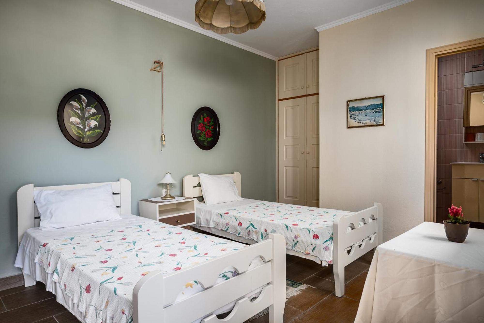 Agaloula Centrally Located Apartments, Lakka Esterno foto