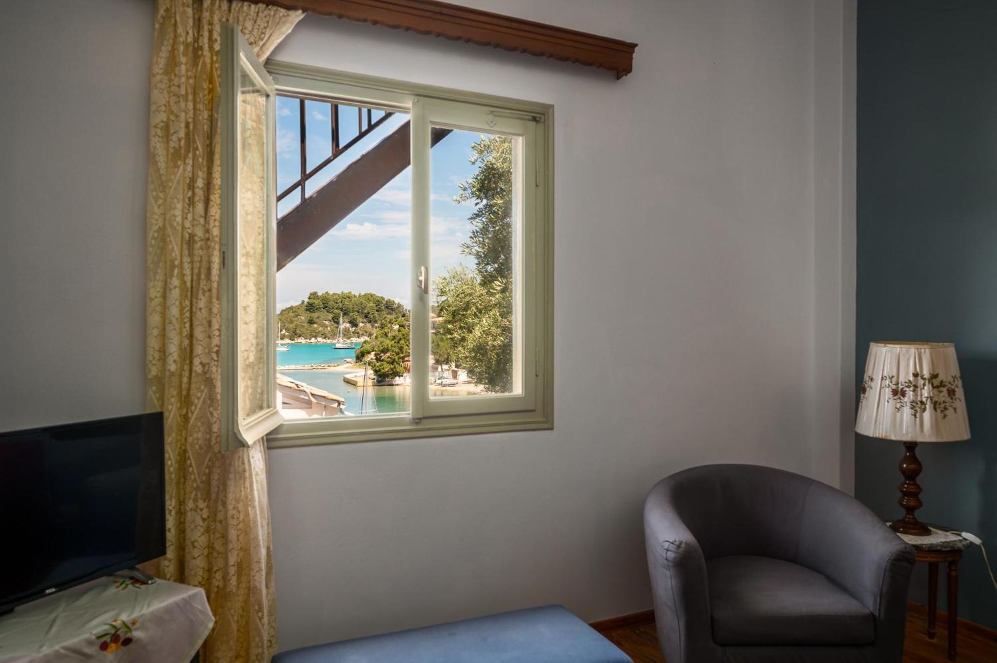 Agaloula Centrally Located Apartments, Lakka Esterno foto
